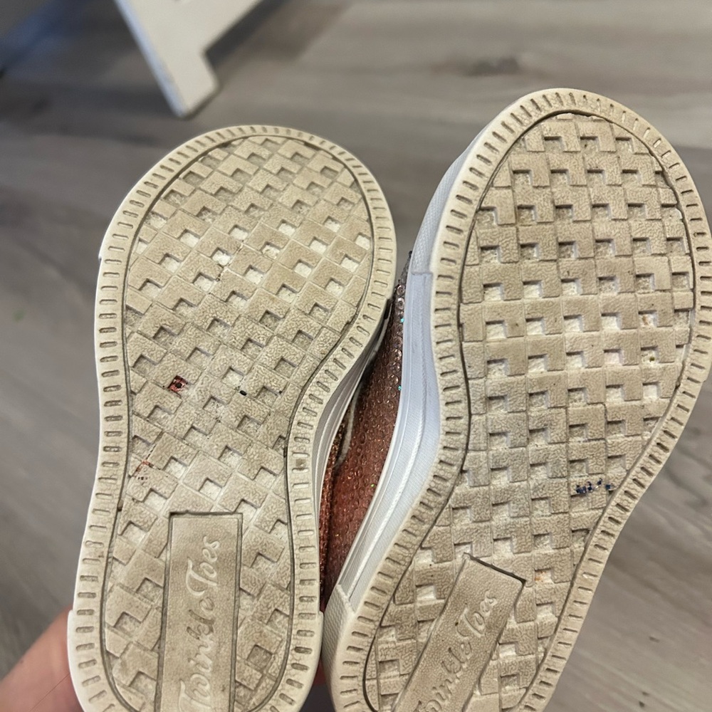 Twinkle Toes - Picture 4 of 6